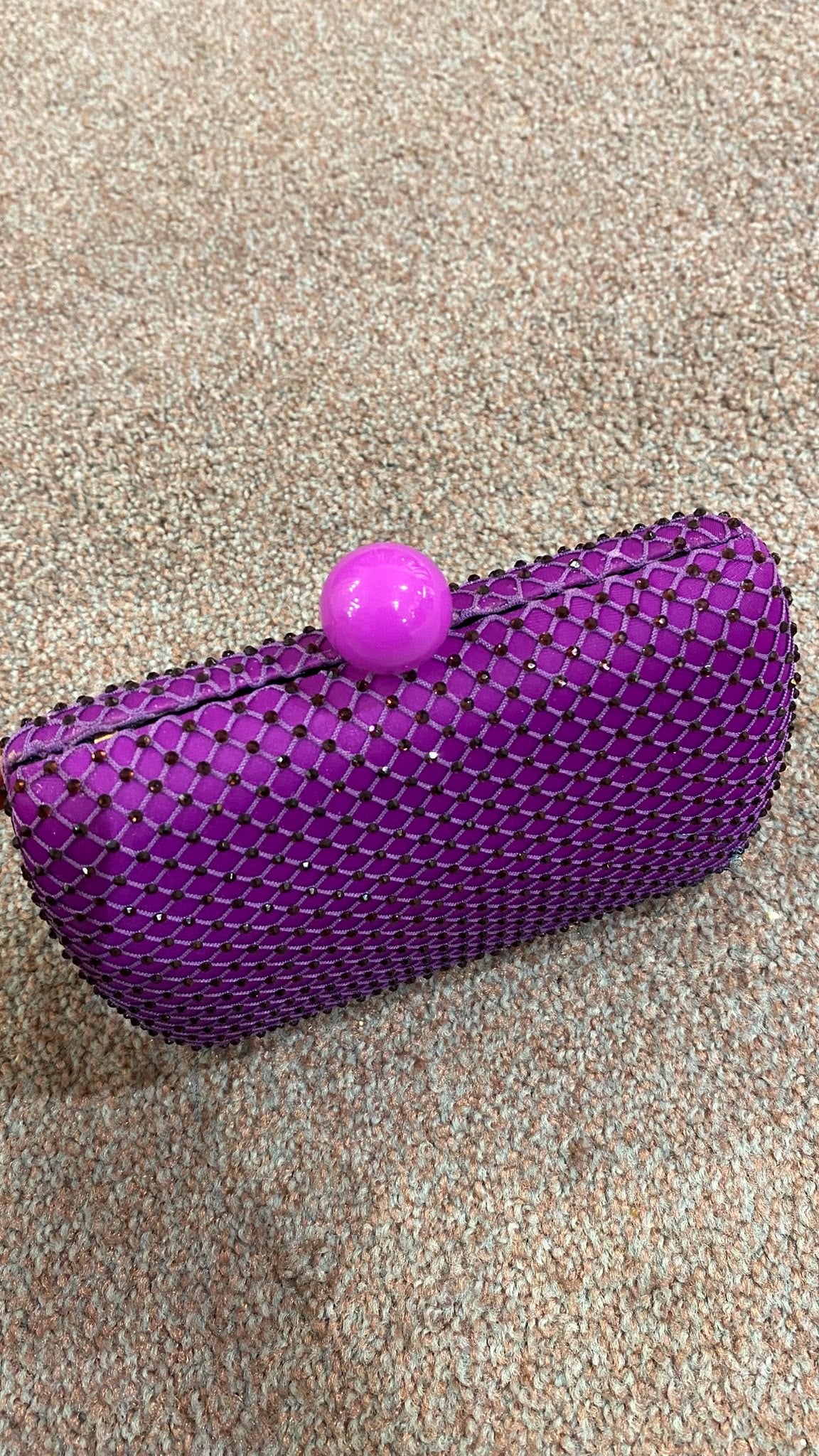 POCHETE ROXA COM DETALHE FUCSIA