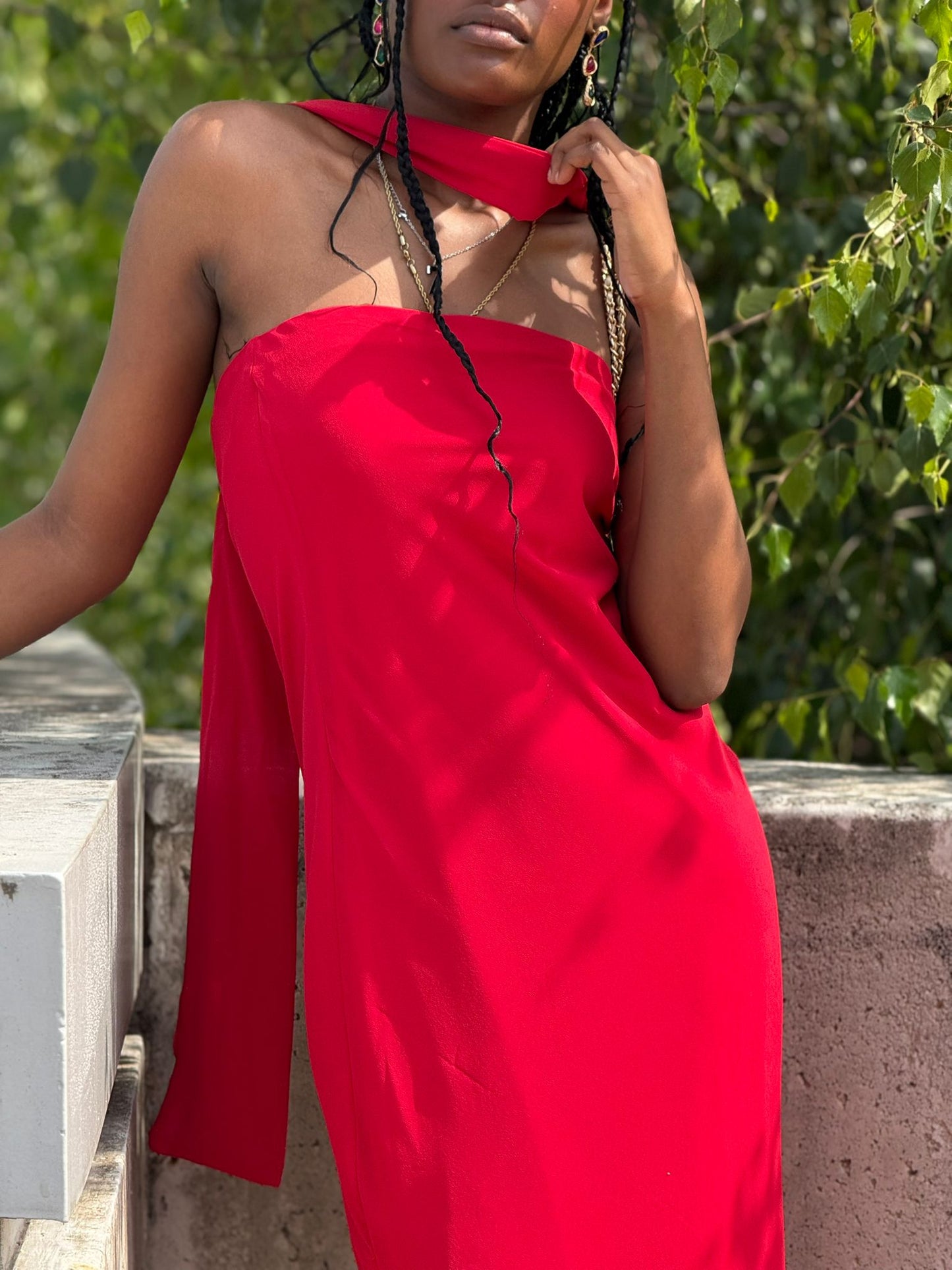 Vestido cai-cai com écharpe