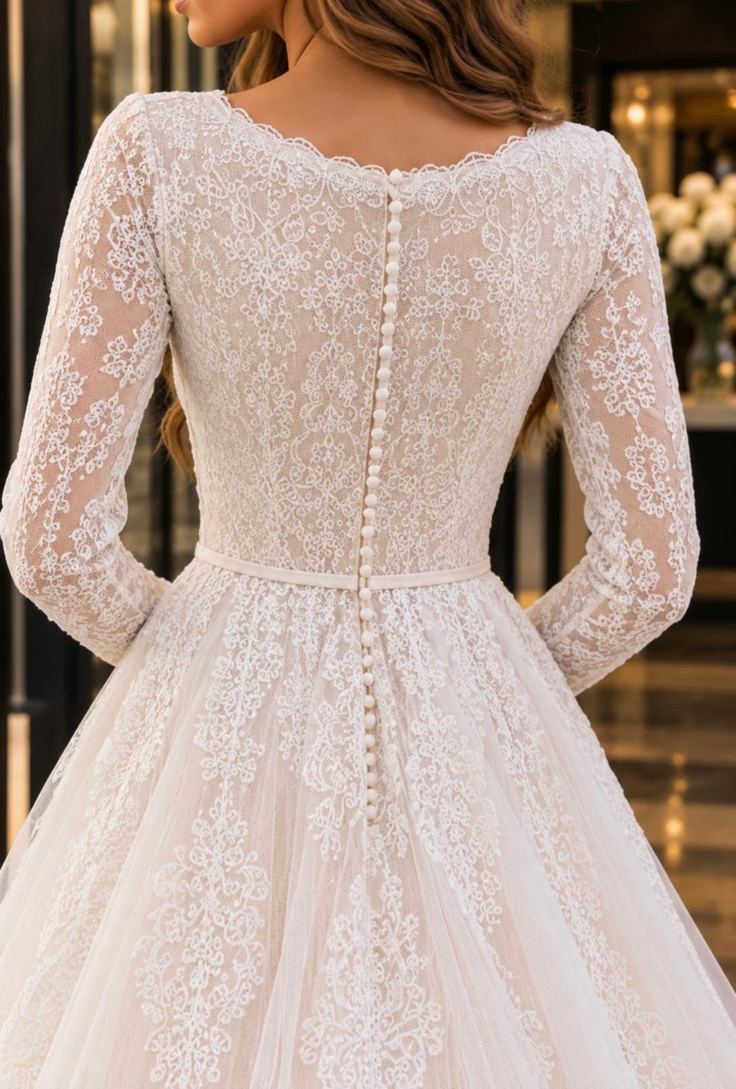 VESTIDO EM RENDA COM DECOTE PROFUNDO