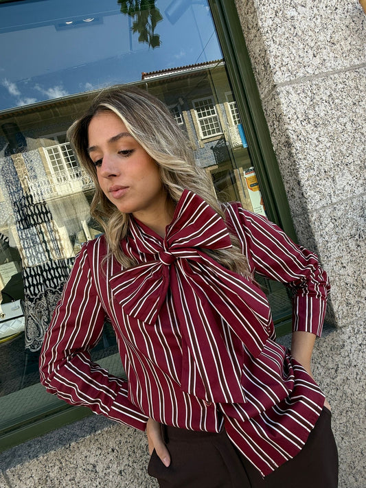 Blusa com laçada