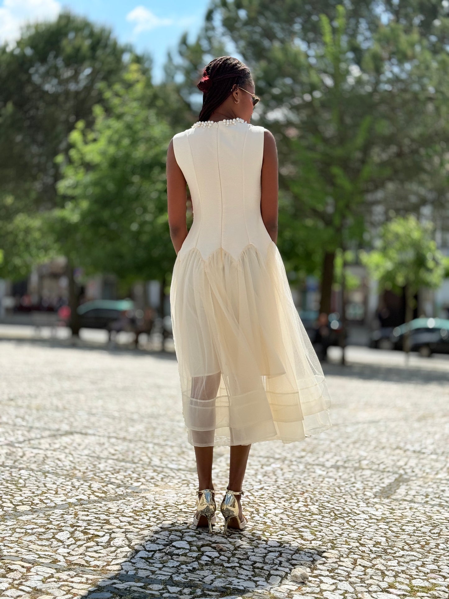 Vestido pérola e plissado