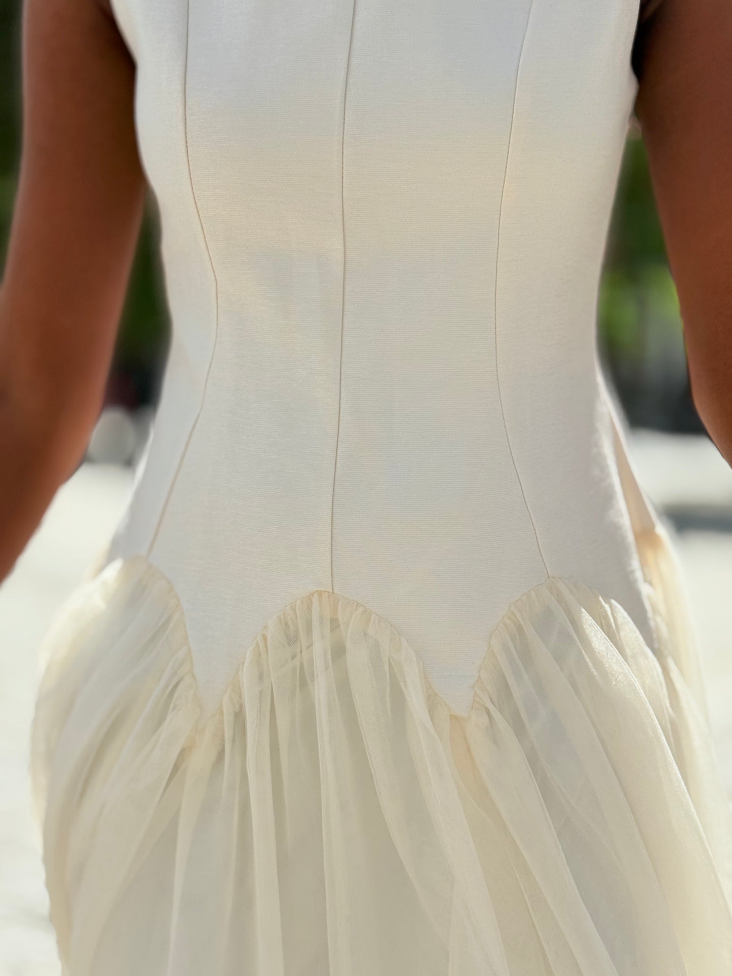 Vestido pérola e plissado