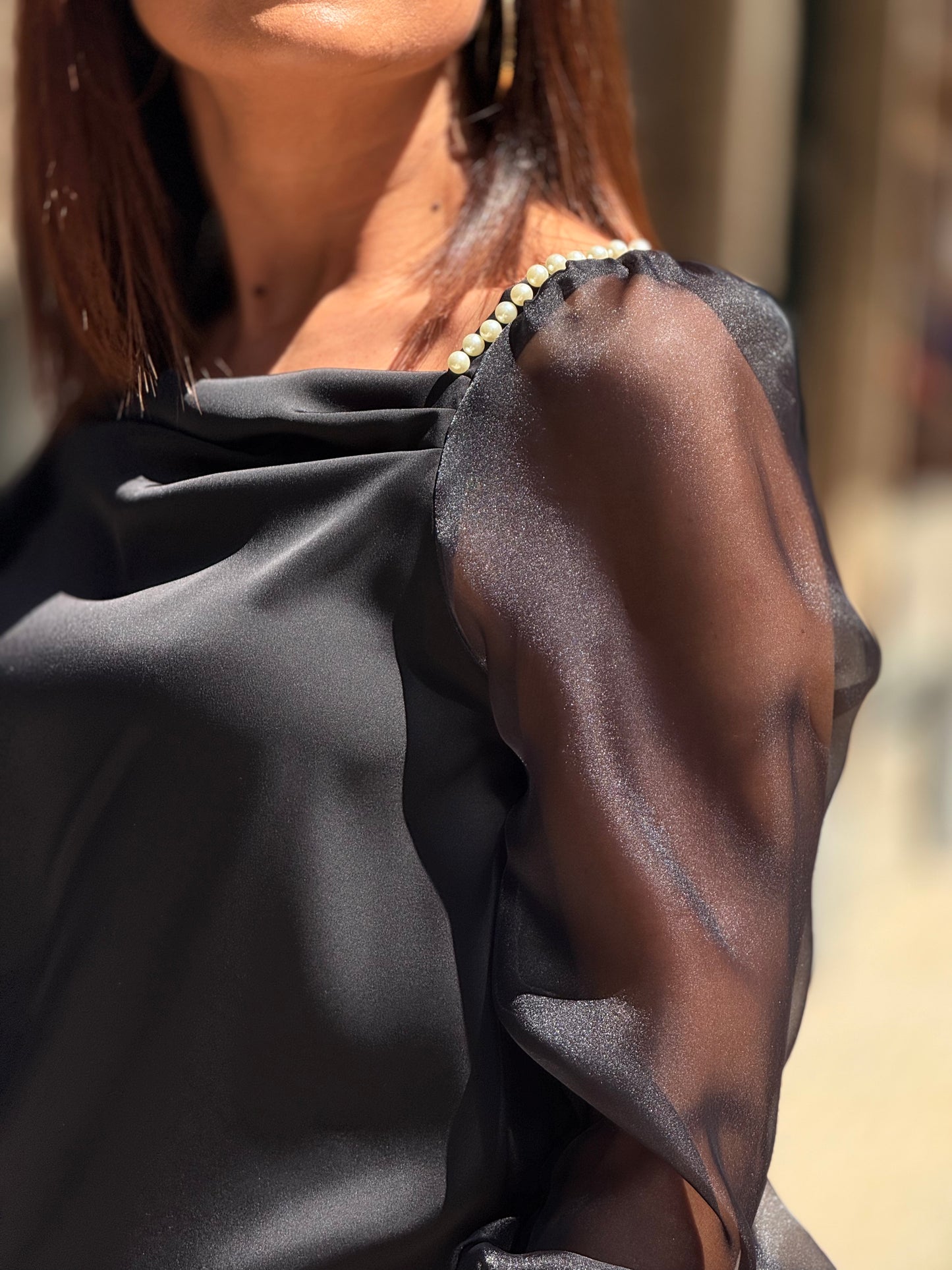 Blusa pérola e transparência