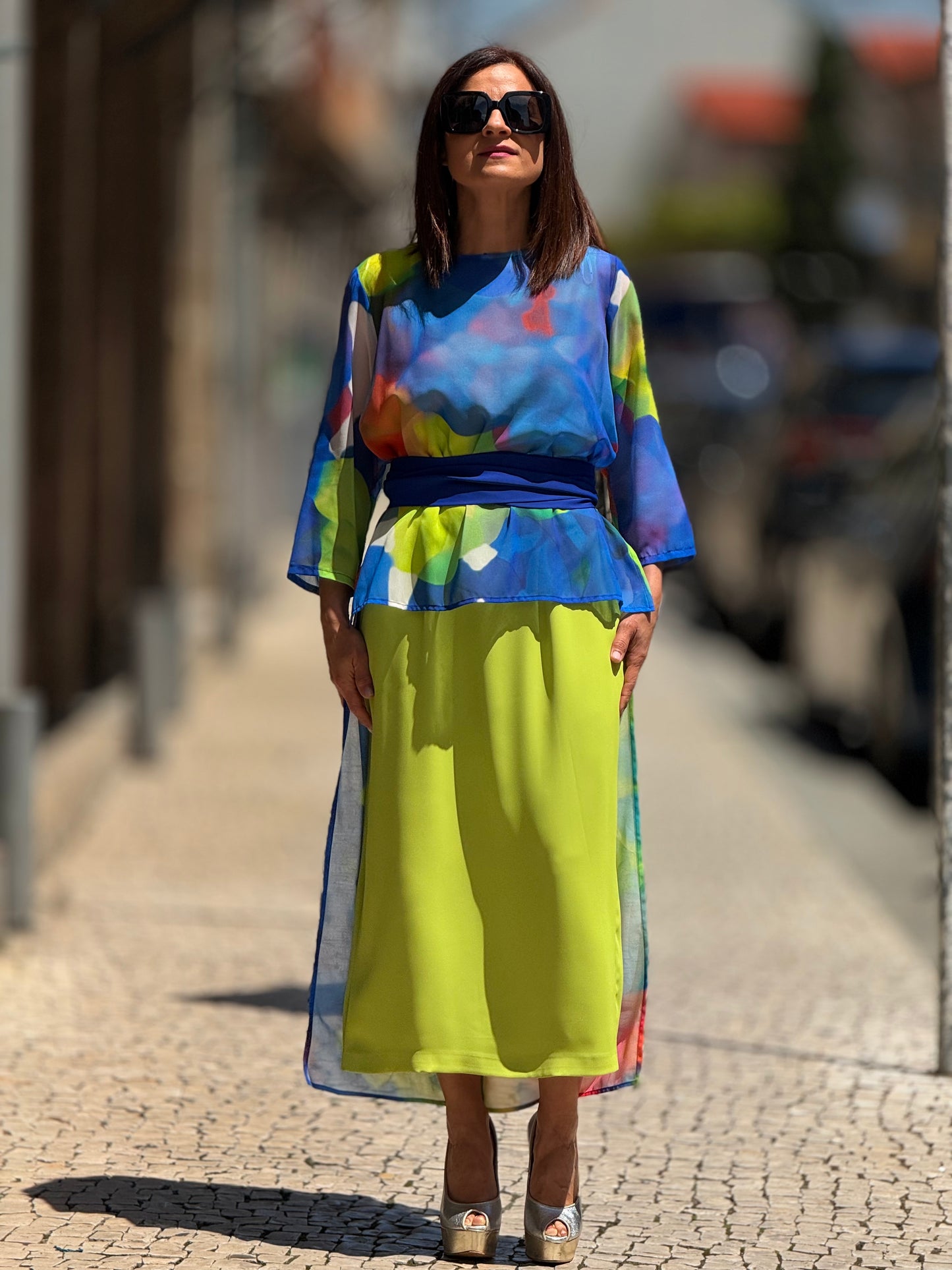 Conjunto vestido com capa