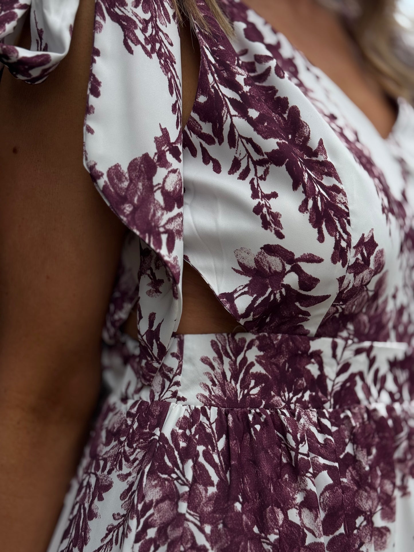 Vestido floral bordeaux