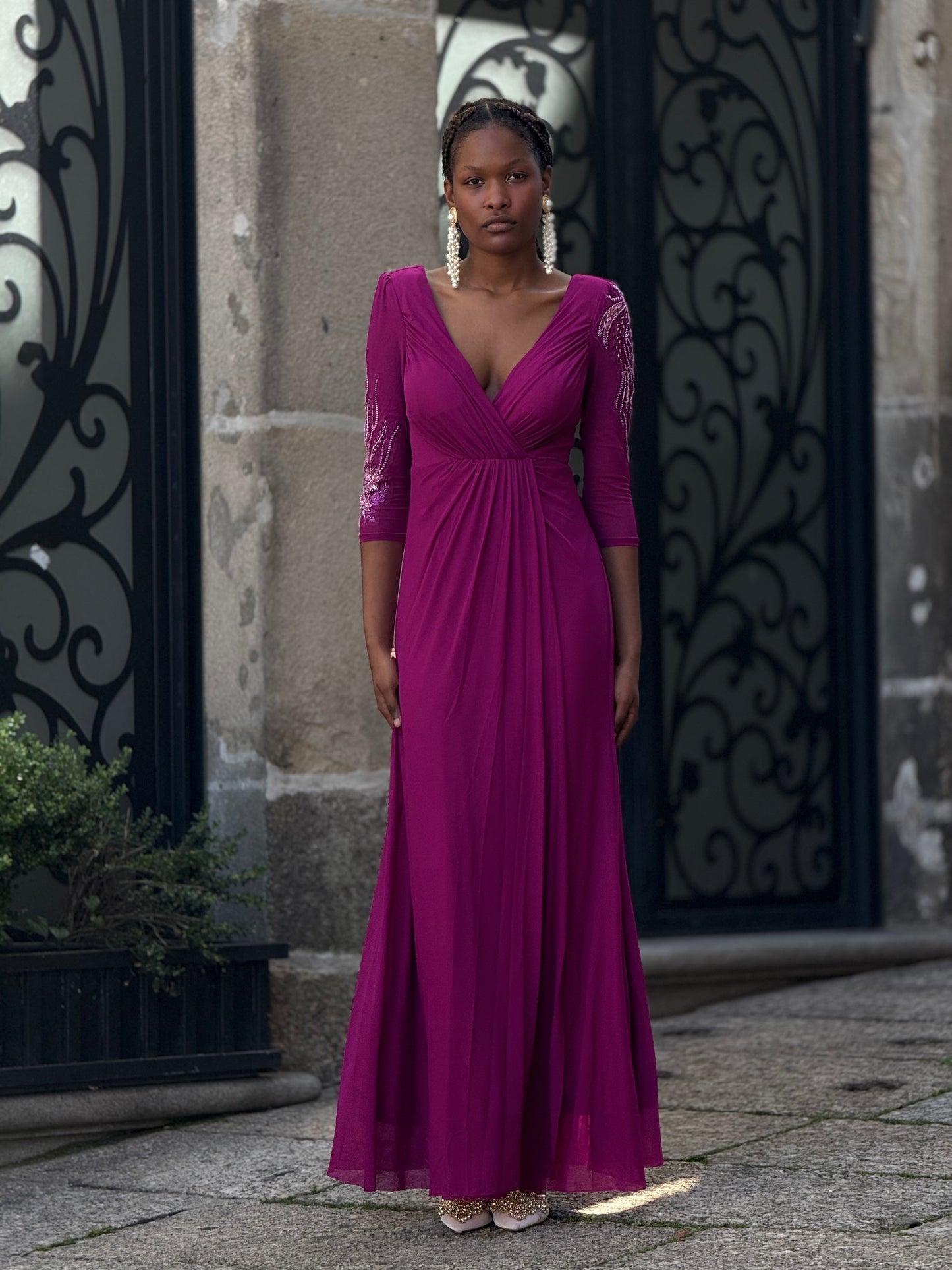 Vestido bordado mangas