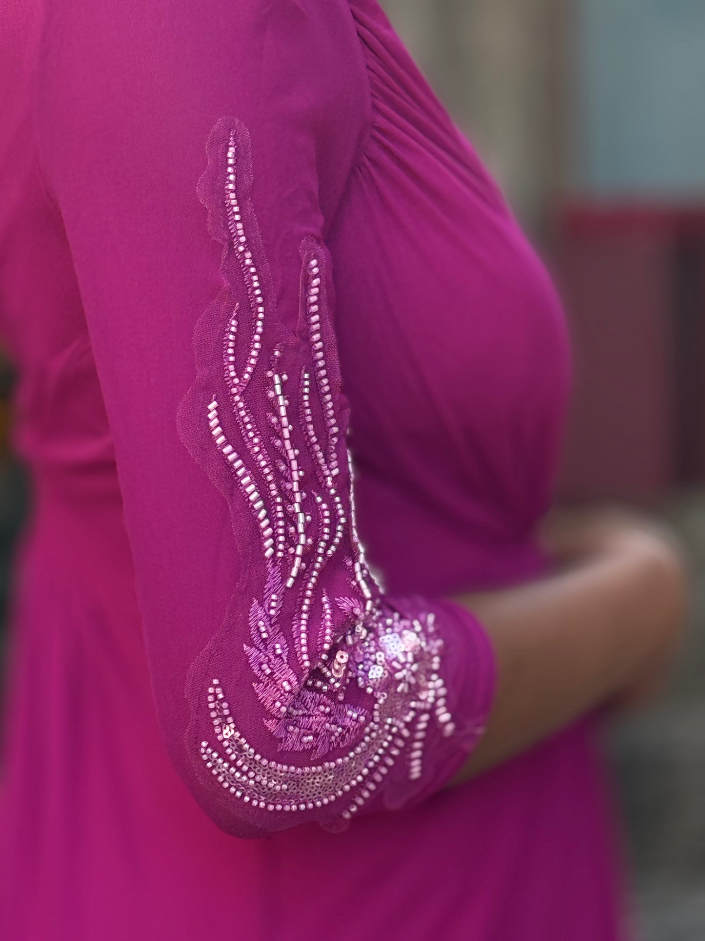 Vestido bordado mangas