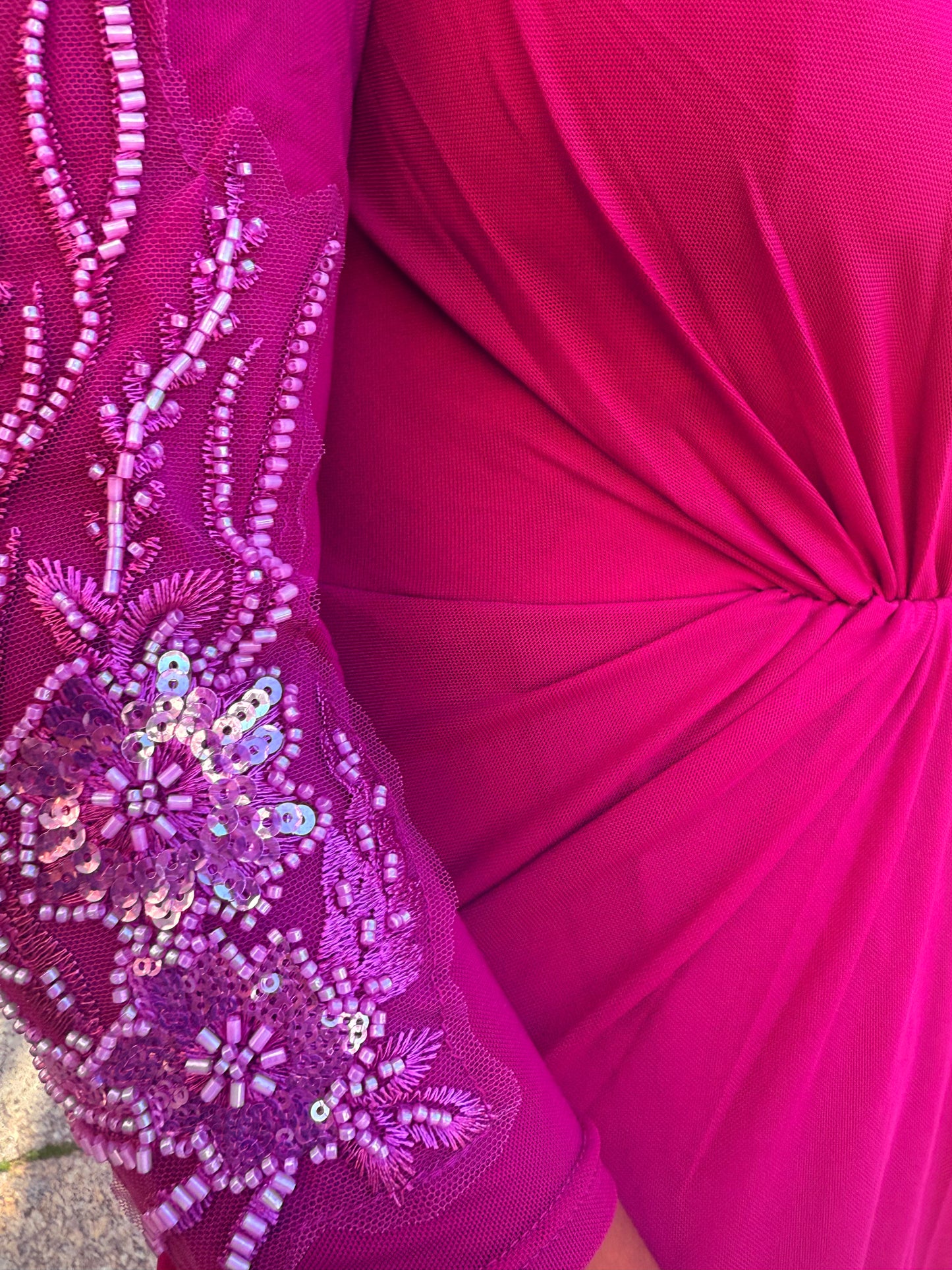 Vestido bordado mangas