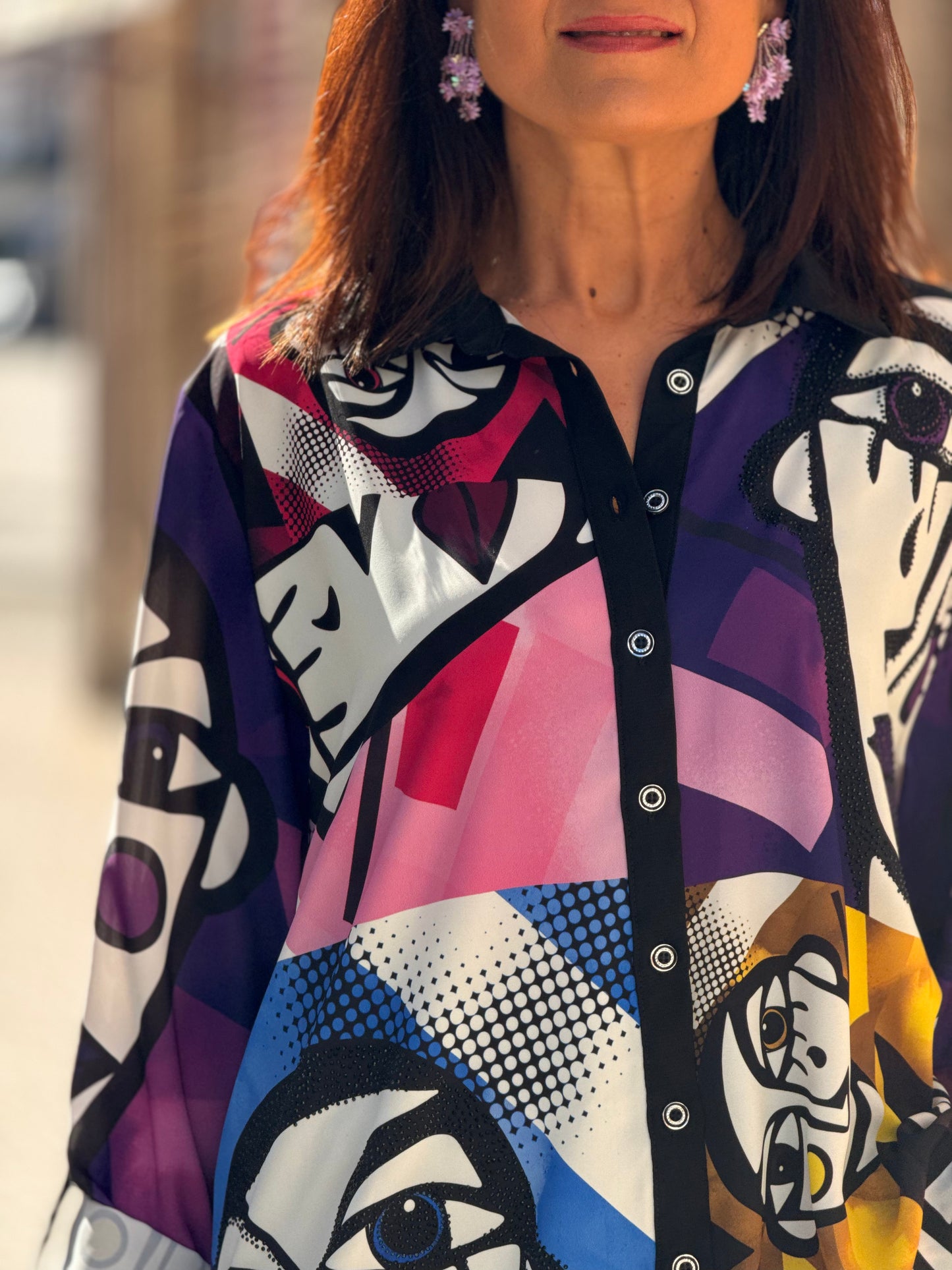 Blusa padrão e brilho