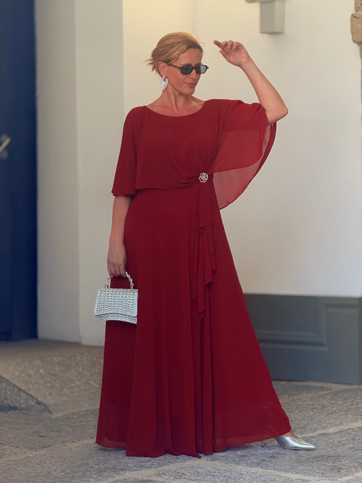 Vestido com pendente em brilho