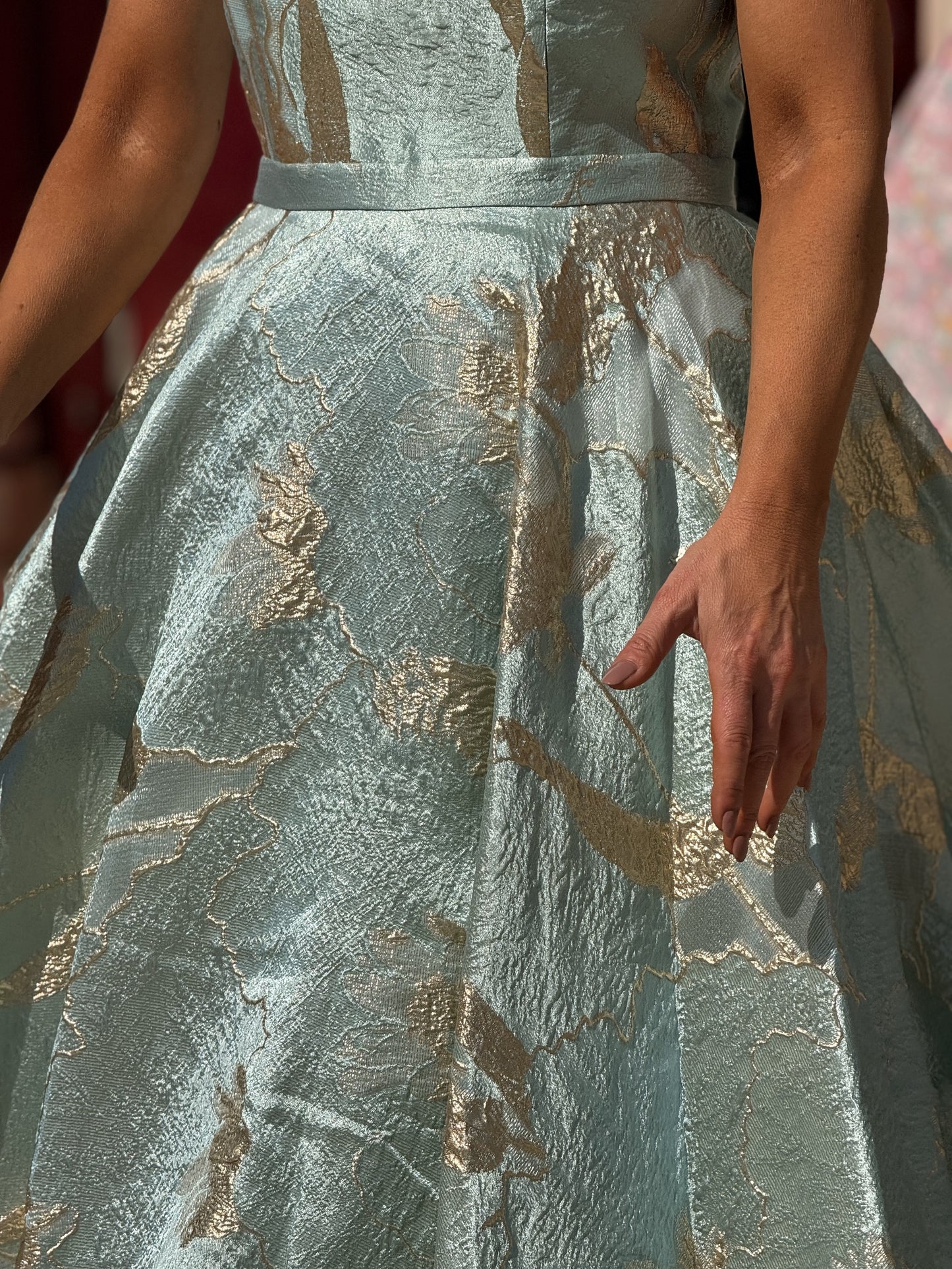 Vestido tecido bordado com flor