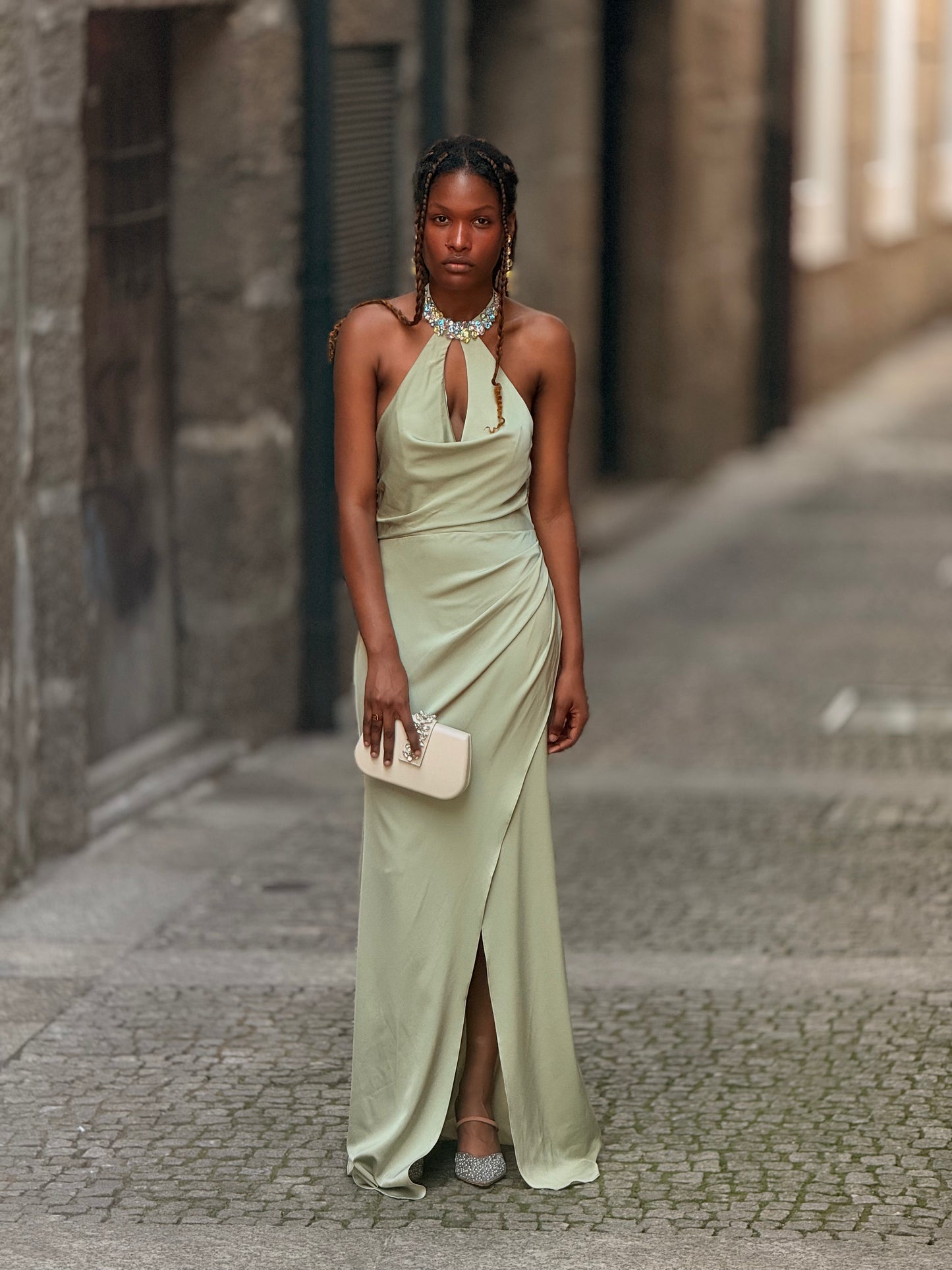 Vestido com gargantilha