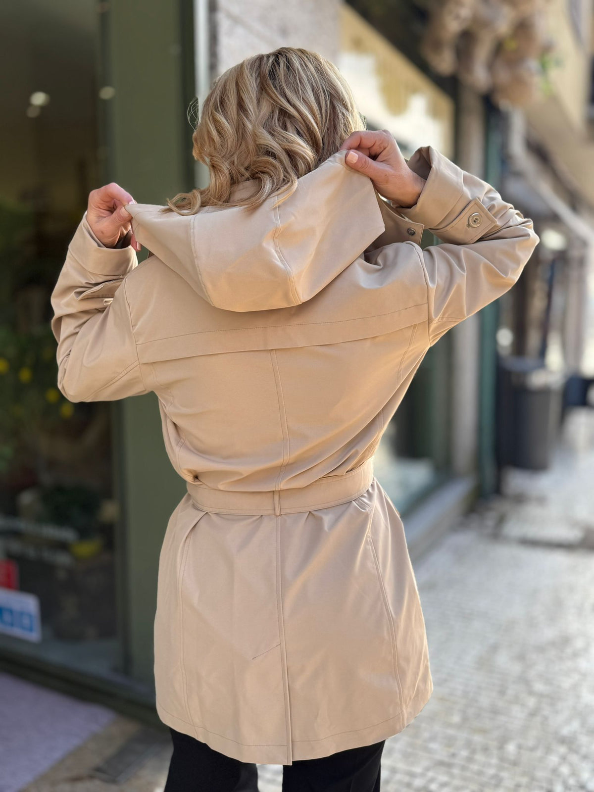 PARKA BEGE COM CINTO