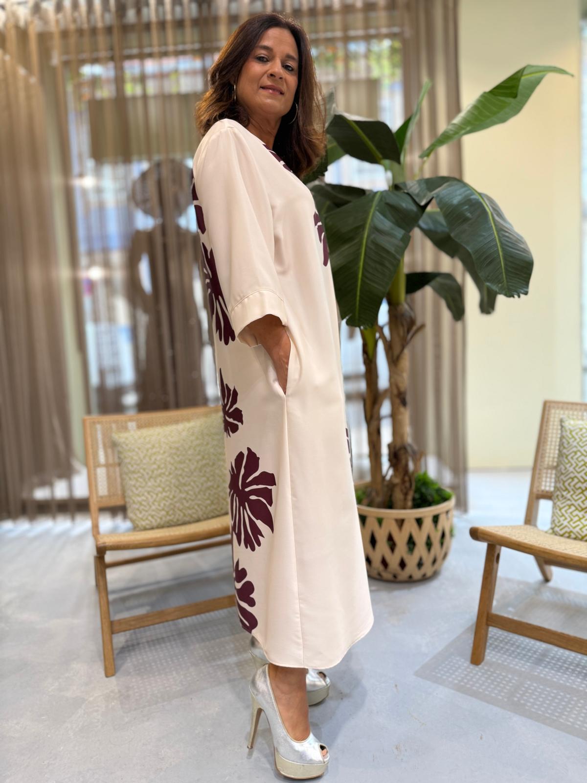 Vestido com estampado floral vermelho