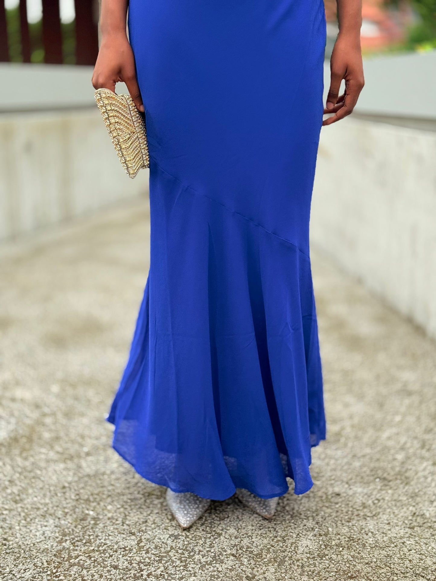 Vestido cai-cai com écharpe