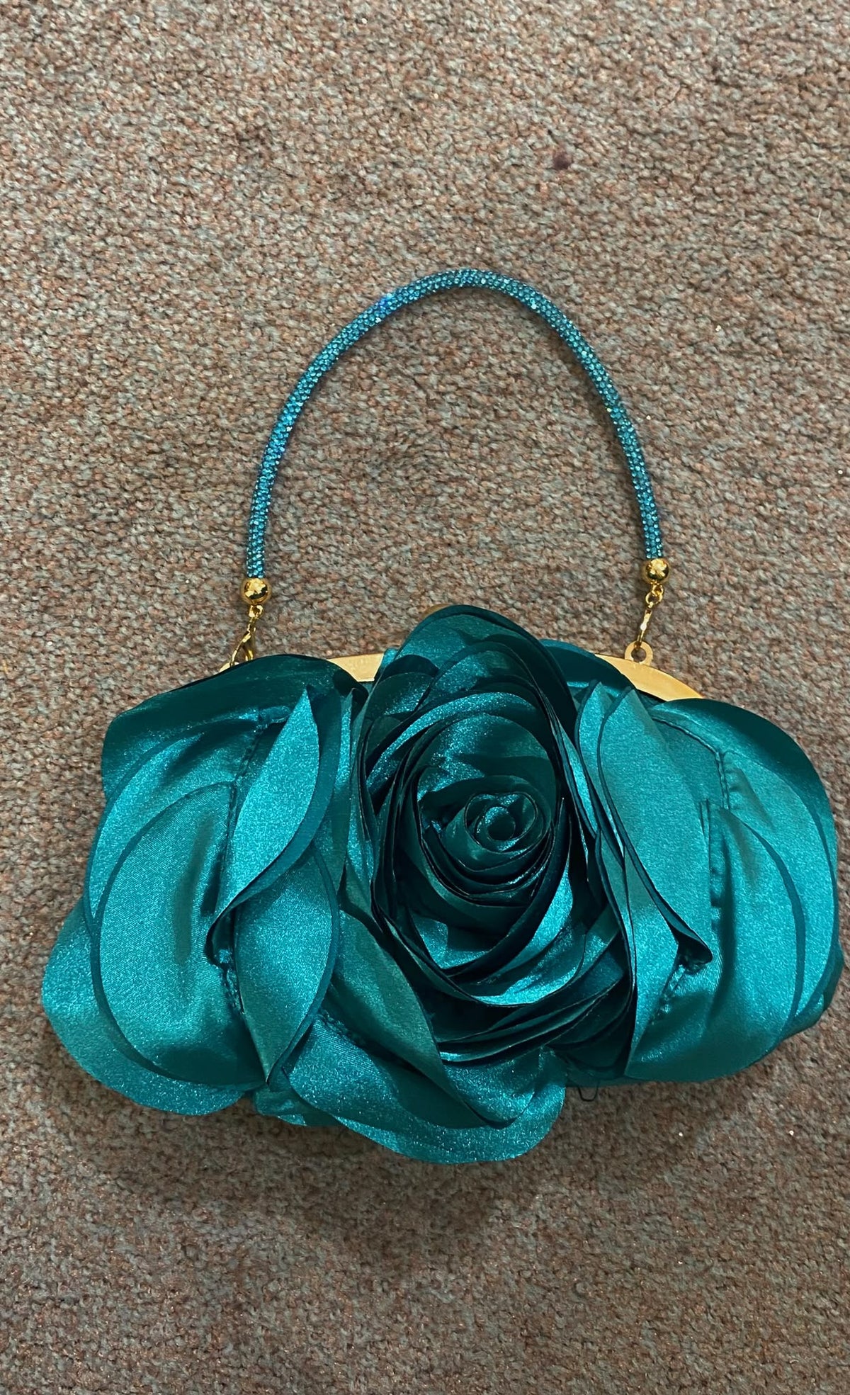 POCHETE VERDE PETRÓLEO ACETINADA COM FLOR