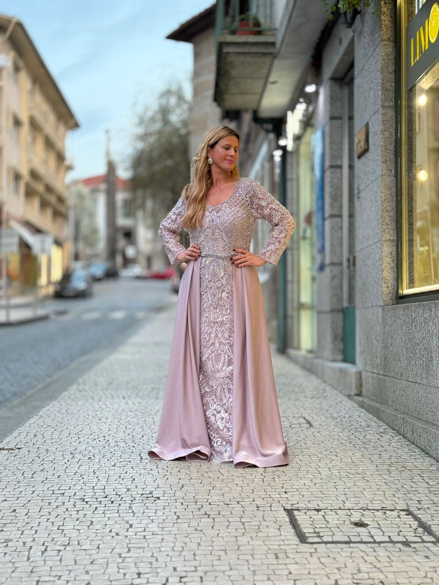 VESTIDO PEDRARIA DUPLA SAIA