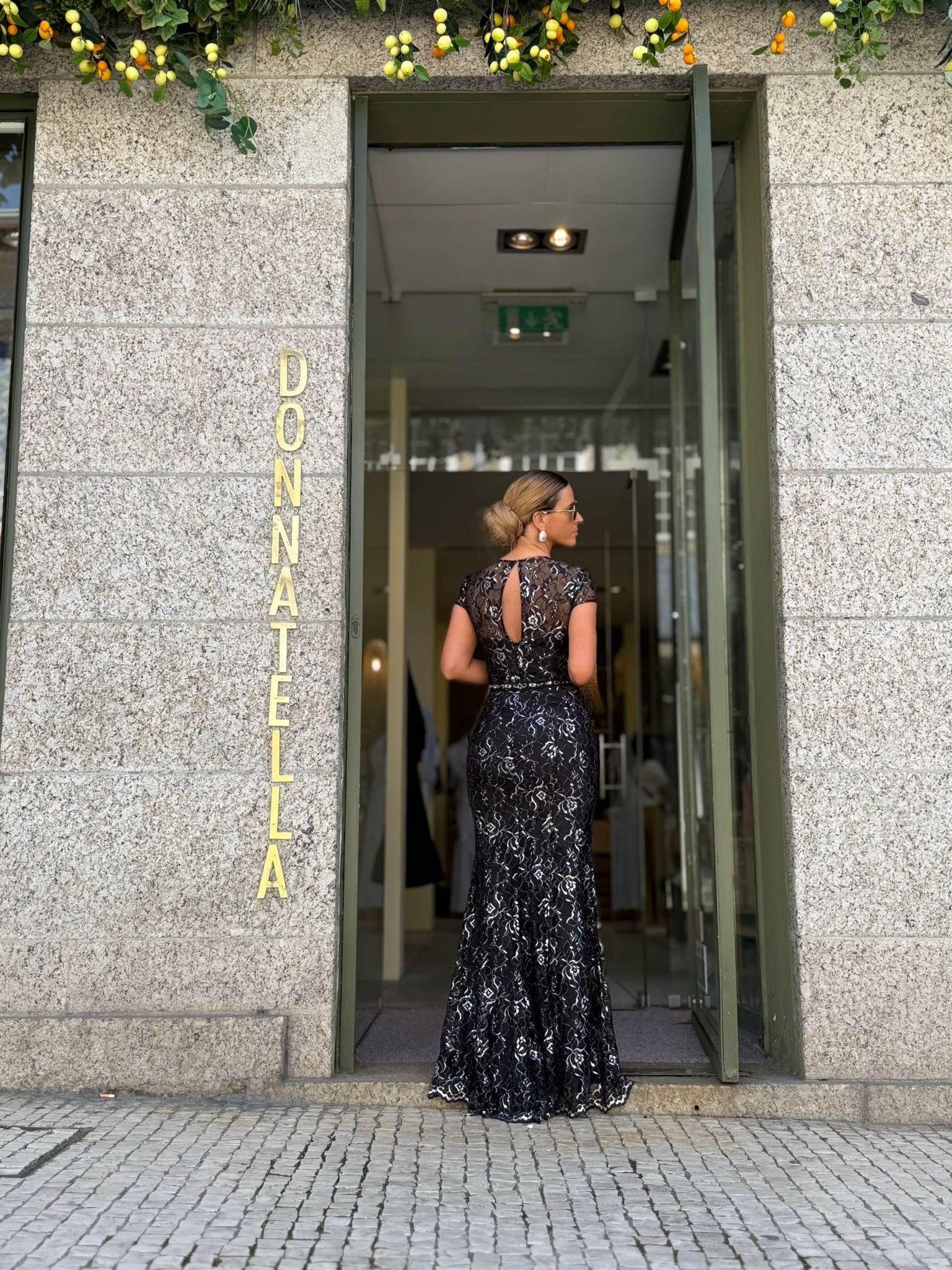 VESTIDO PRETO EM RENDA