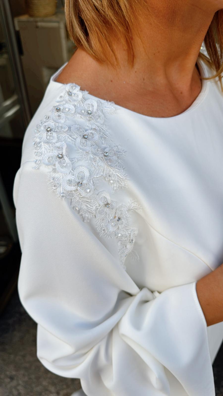 Vestido de noiva com manga aberta