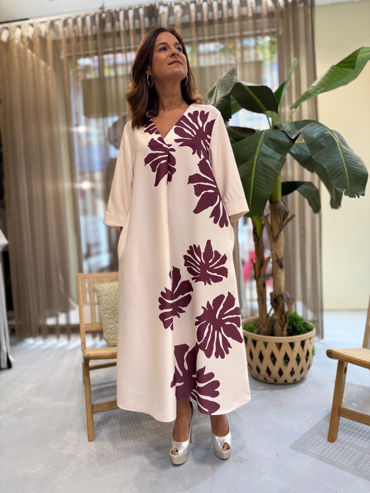 Vestido com estampado floral vermelho