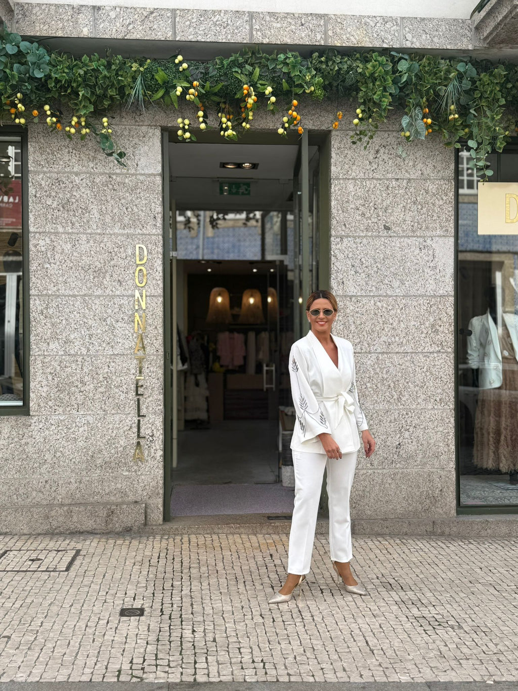 CONJUNTO BRANCO DETALHADO