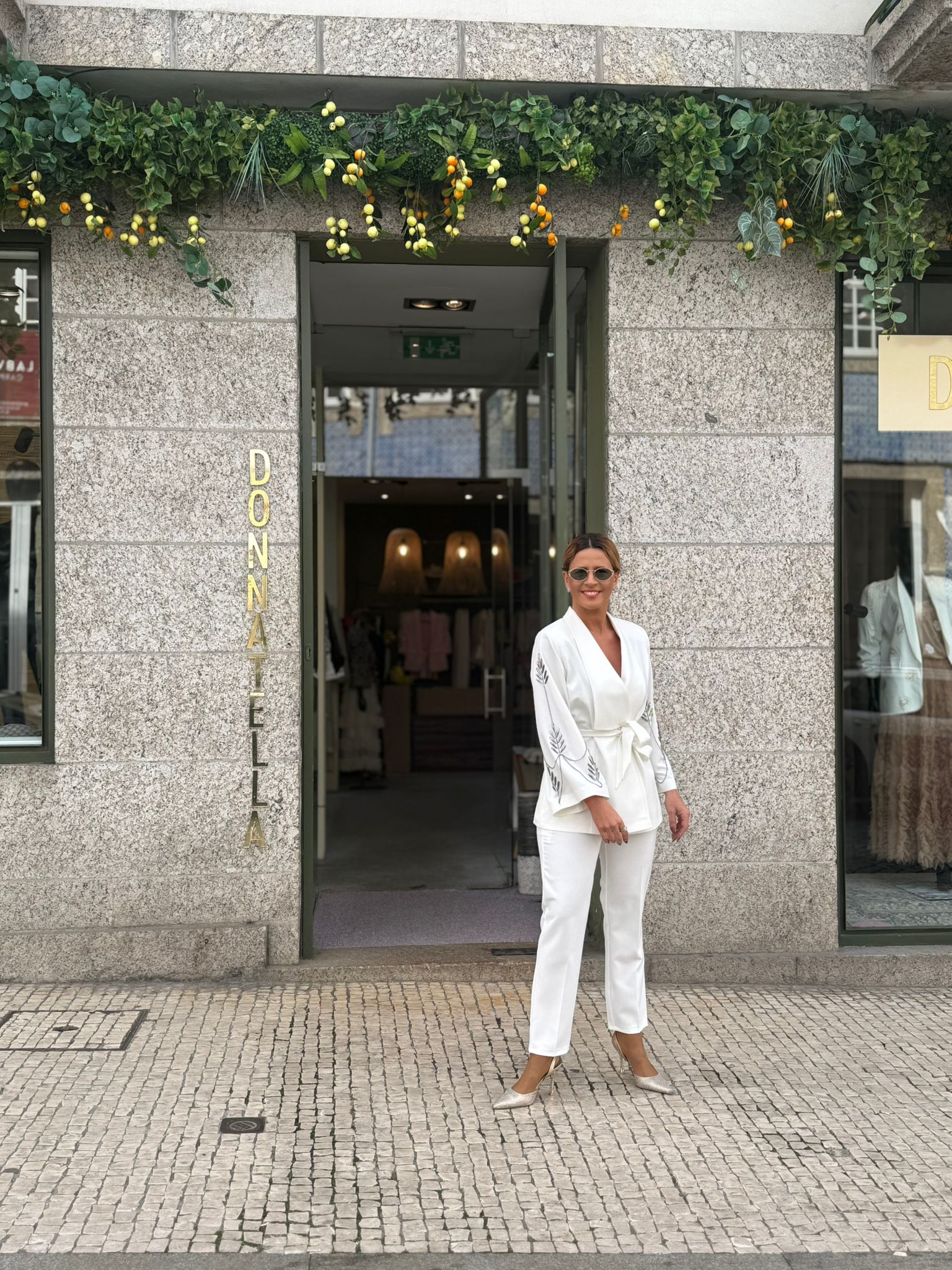 CONJUNTO BRANCO DETALHADO