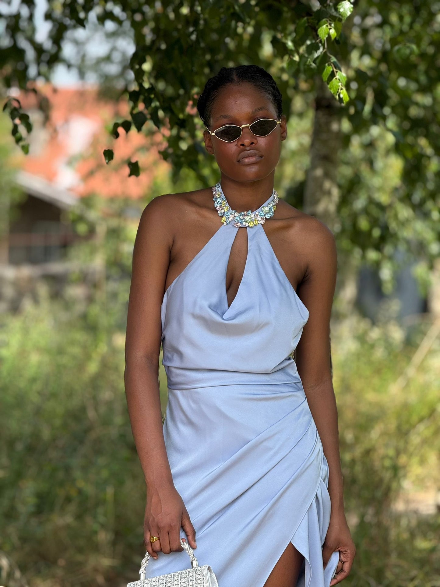 Vestido com gargantilha