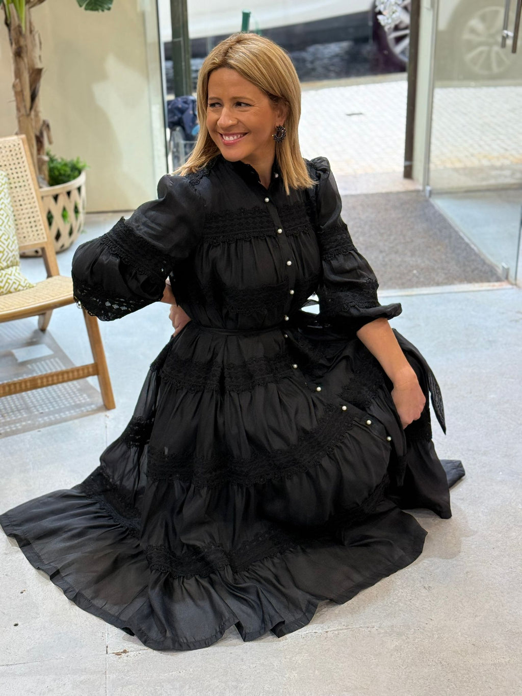 VESTIDO EM ORGANZA COM RENDA