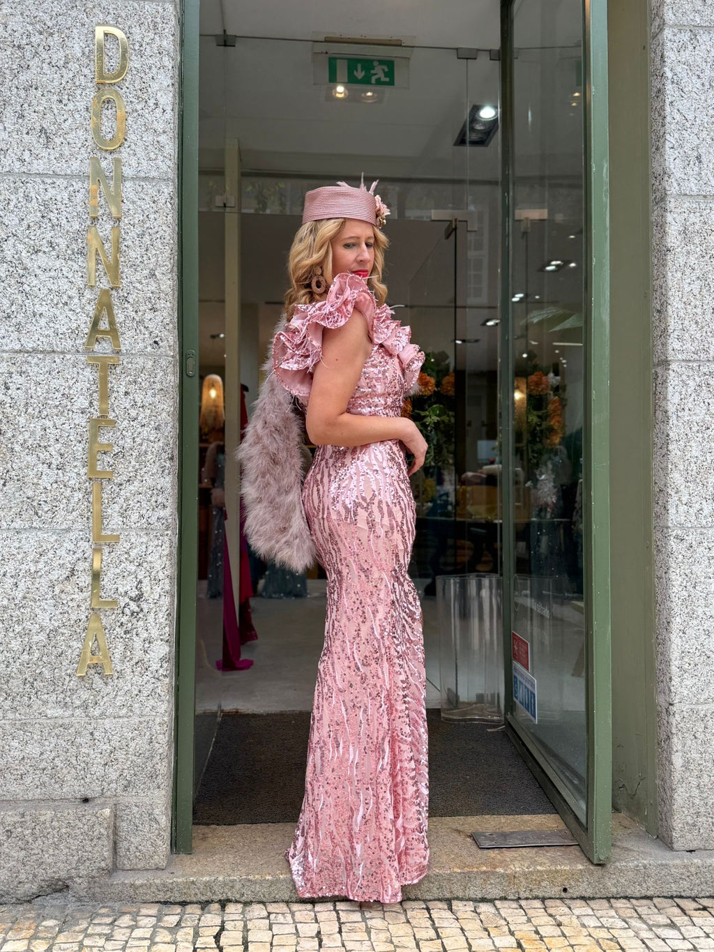 VESTIDO DE LANTEJOULAS ASSIMÉTRICO