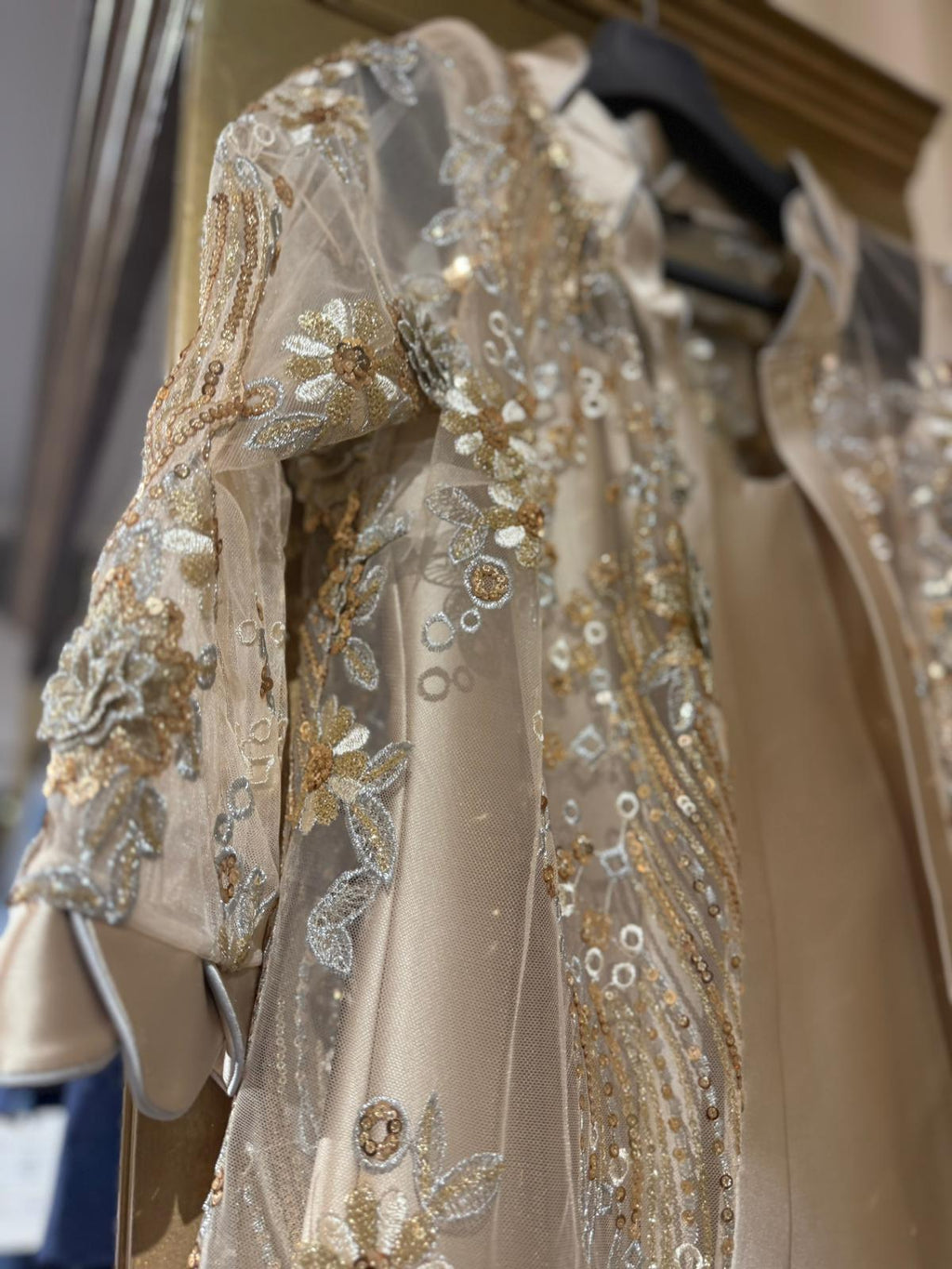 VESTIDO TAILLEUR DOURADO