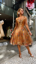 Vestido curto plissado com padrão