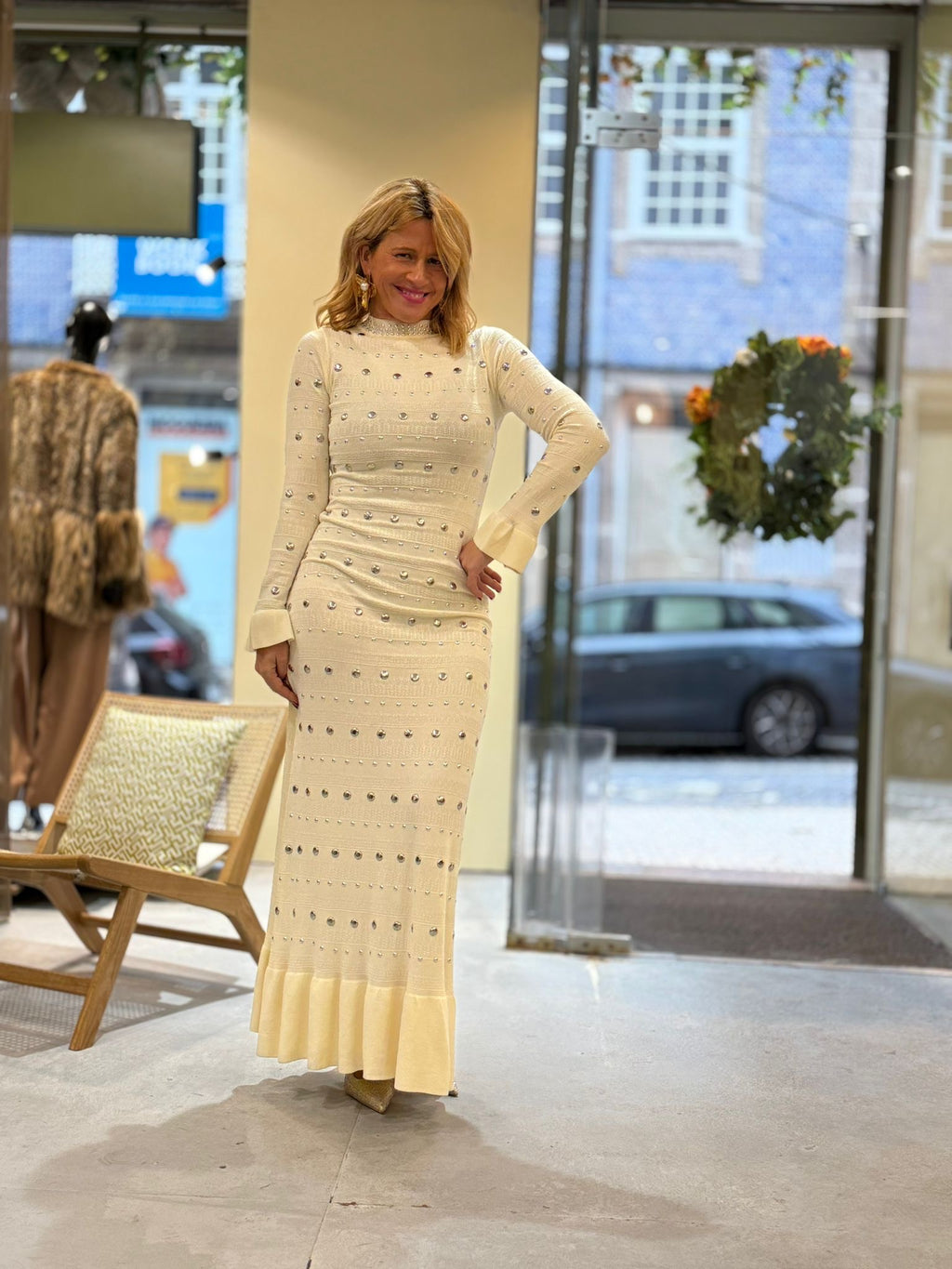 VESTIDO DE MALHA COM TACHAS