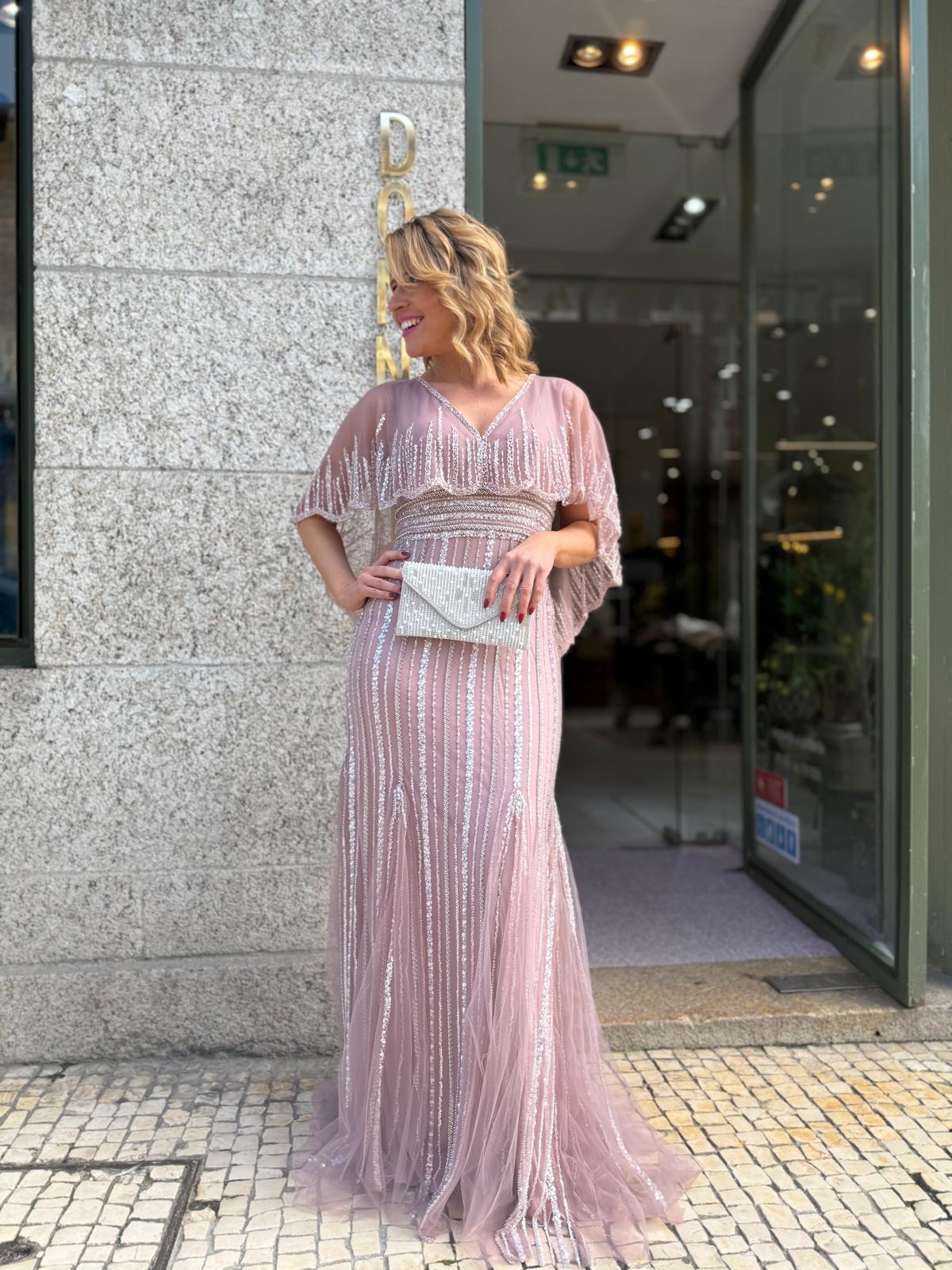 VESTIDO LANTEJOULAS COM CAPA