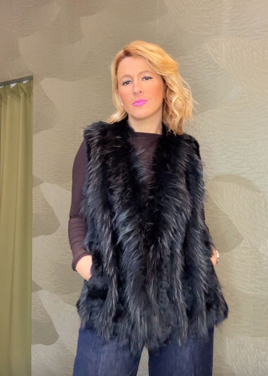 COLETE TRICOTADO COM GOLA