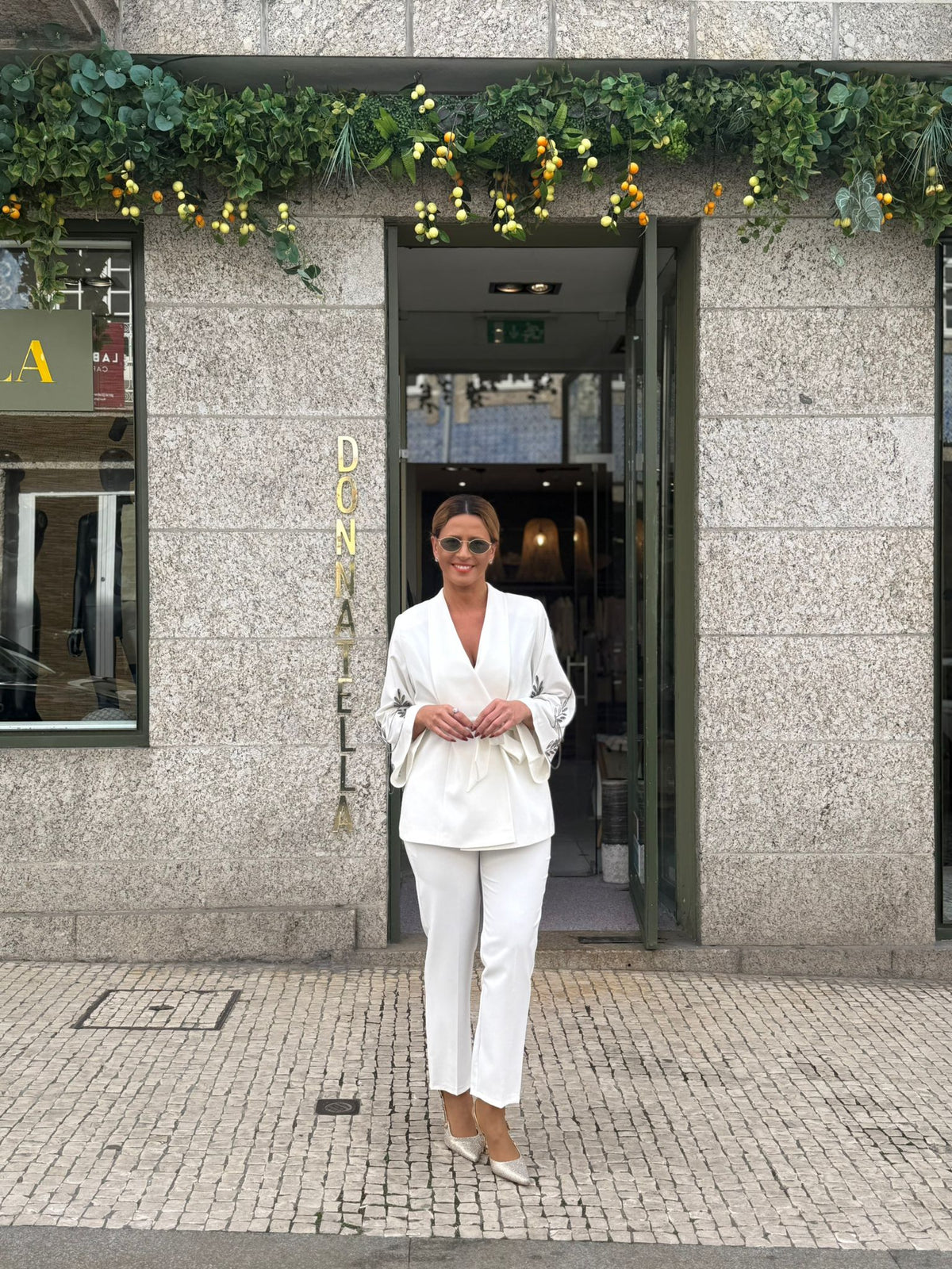 CONJUNTO BRANCO DETALHADO