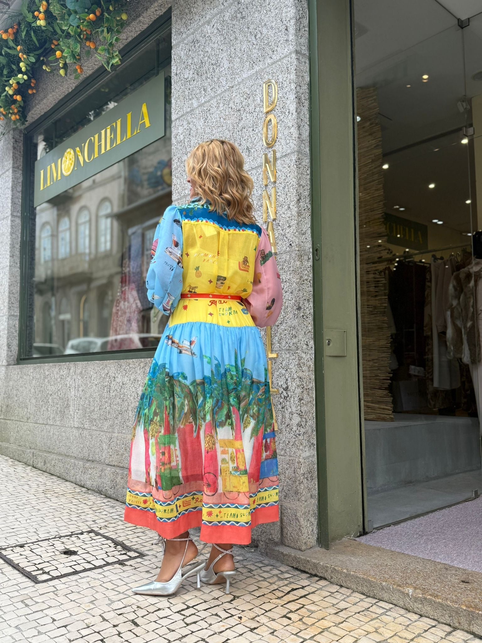 VESTIDO ESTAMPADO COM CINTO