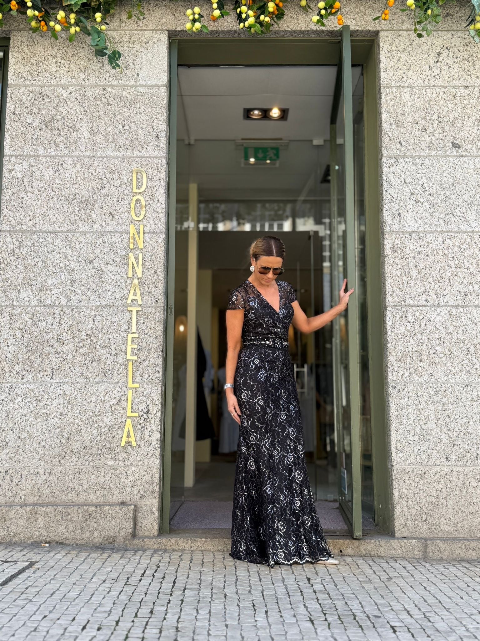 VESTIDO PRETO EM RENDA