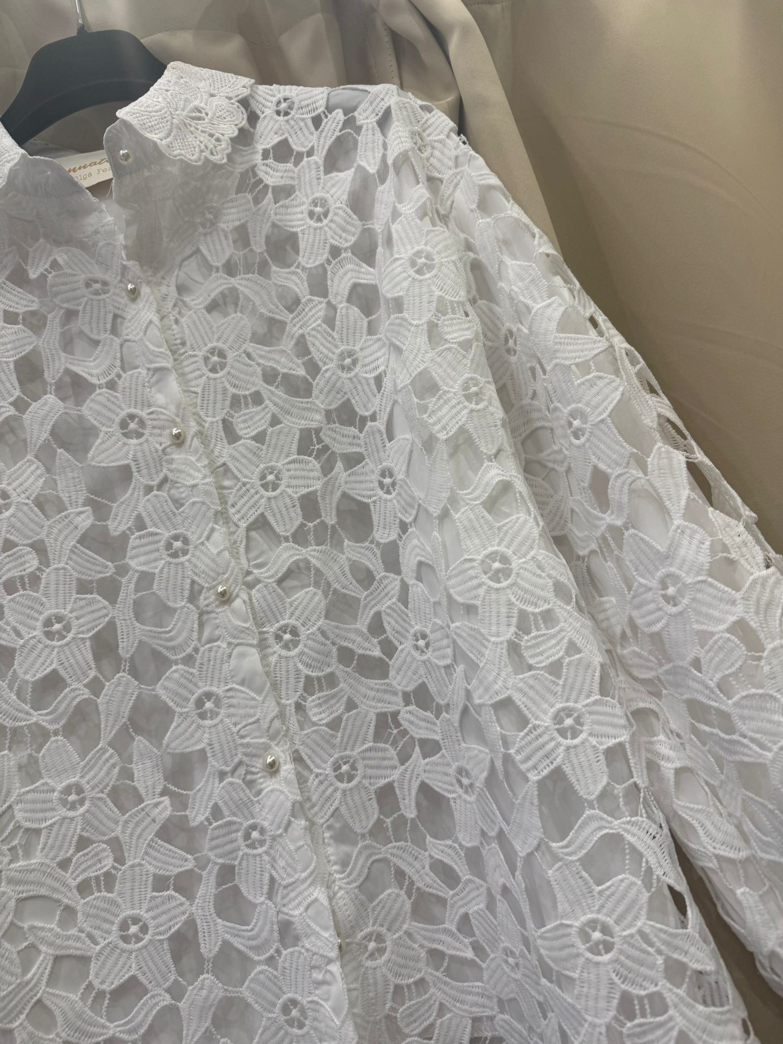 BLUSA EM BORDADO INGLÊS
