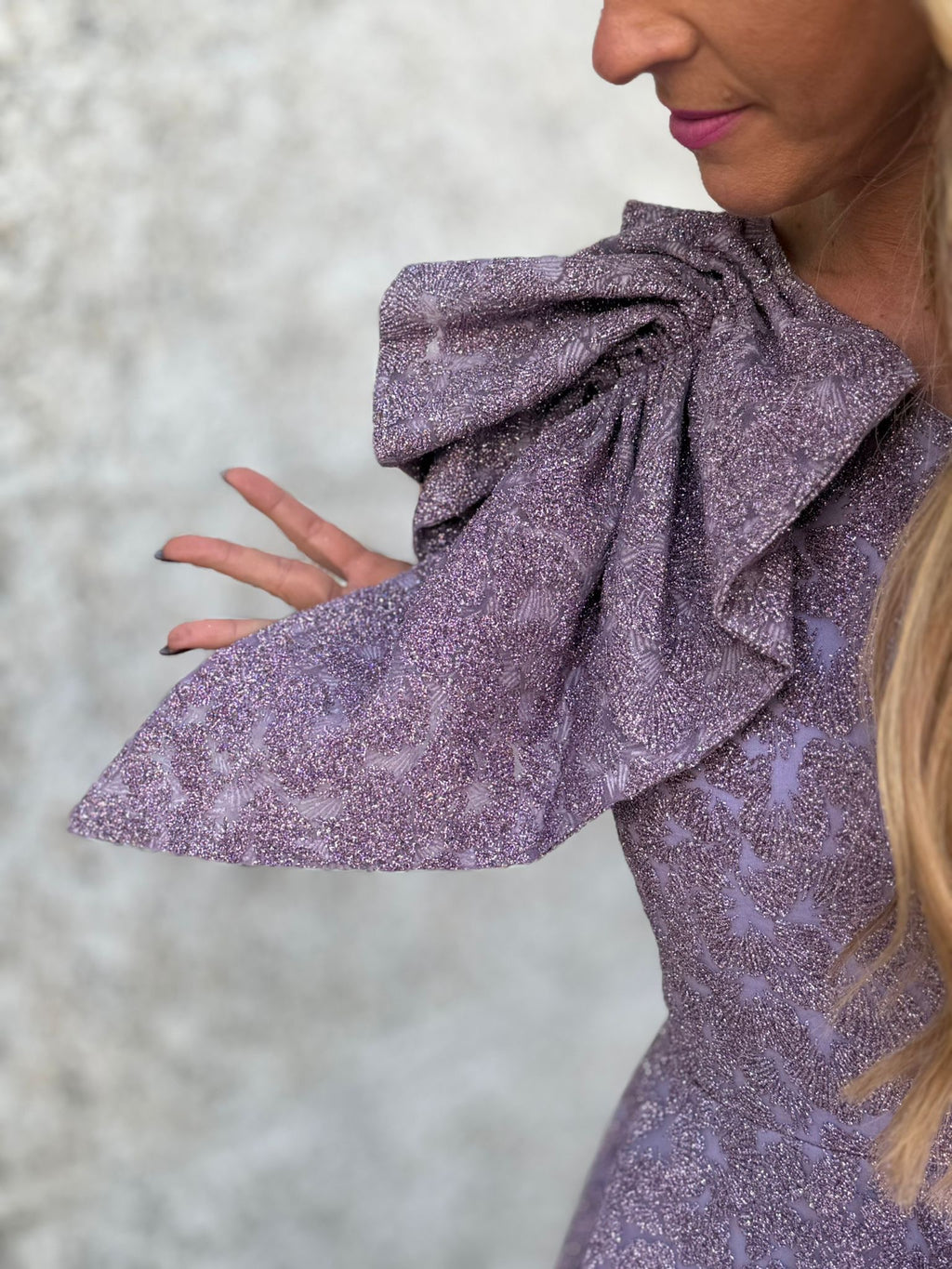 VESTIDO LAVANDA COM BRILHO