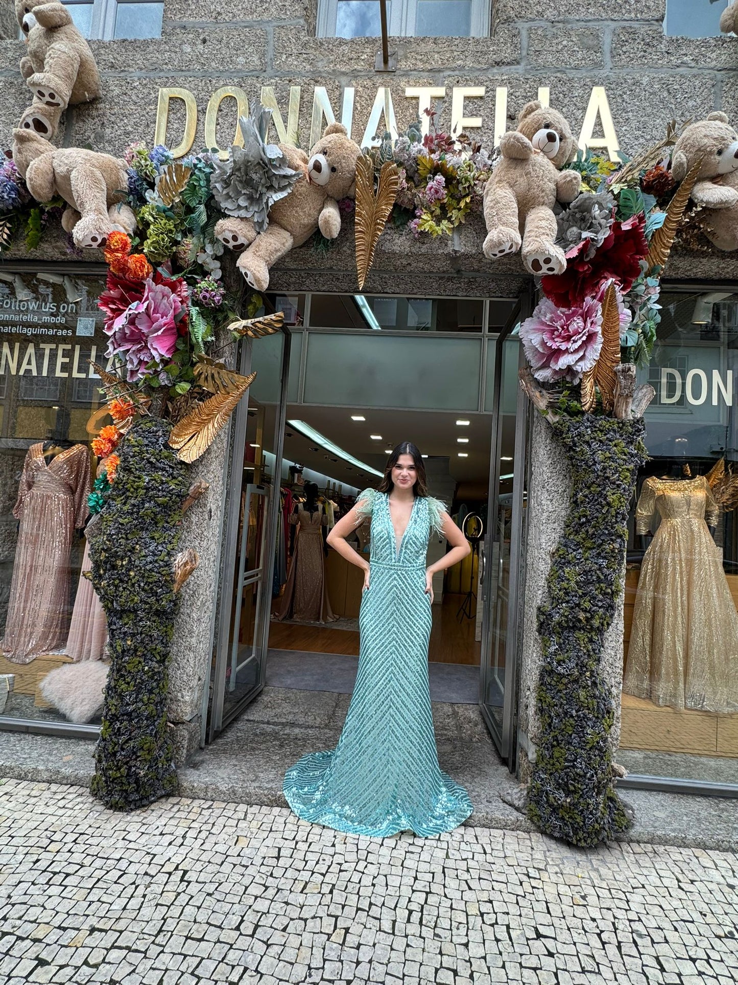 Vestido lantejoulas  e plumas