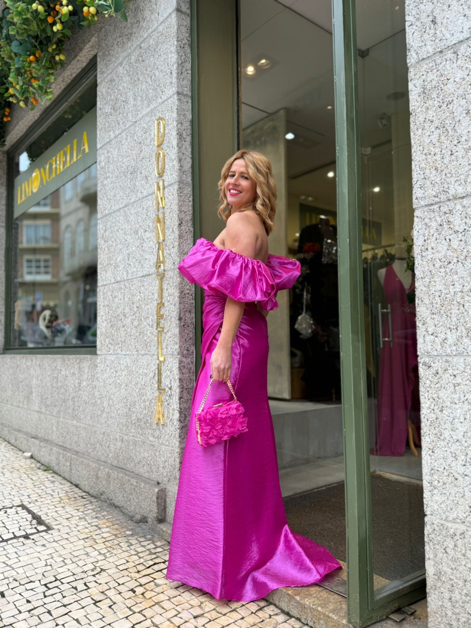 VESTIDO ROSA COM FOLHO