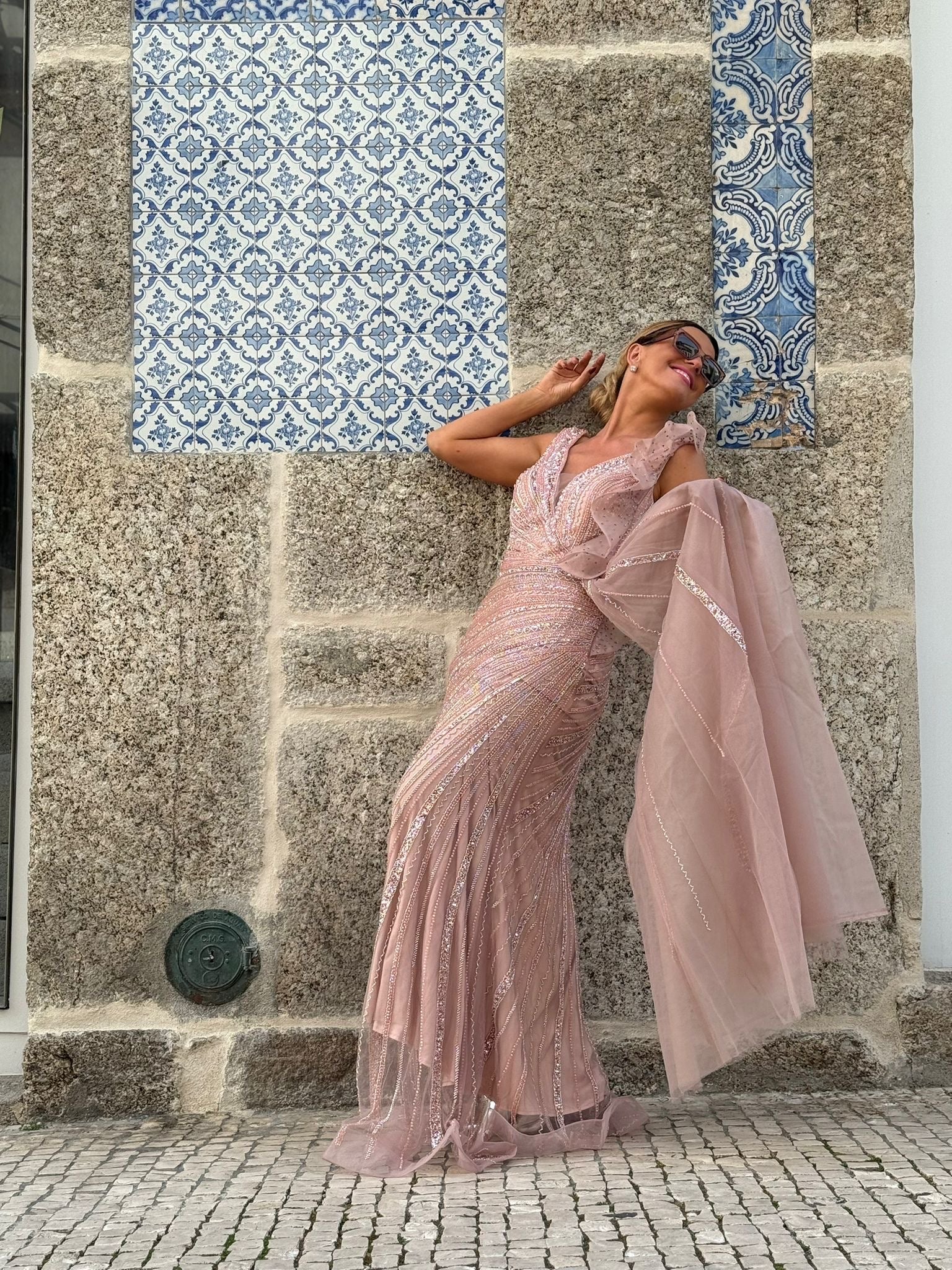 VESTIDO ROSA LANTEJOULAS