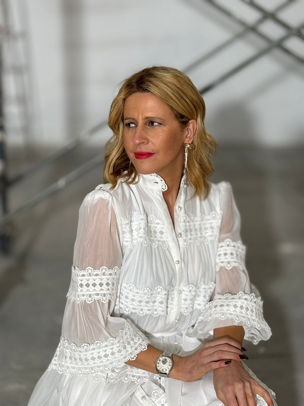 VESTIDO EM ORGANZA COM RENDA