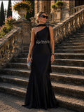VESTIDO PRETO COM APLICAÇÃO BRILHANTE