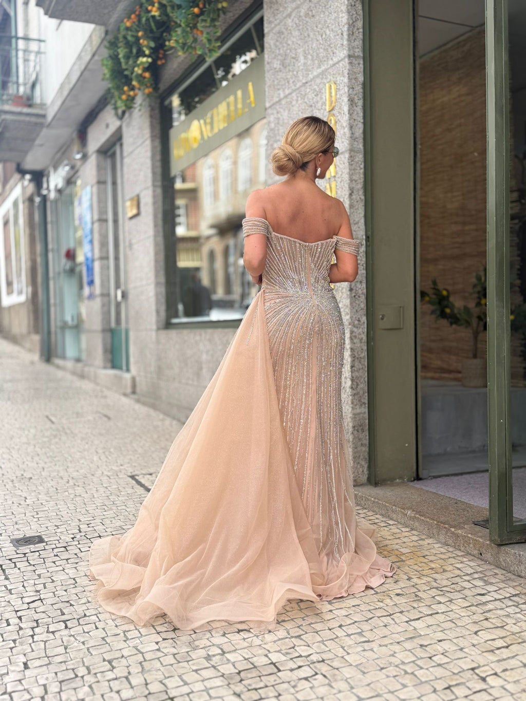 VESTIDO DOURADO ELEGANTE