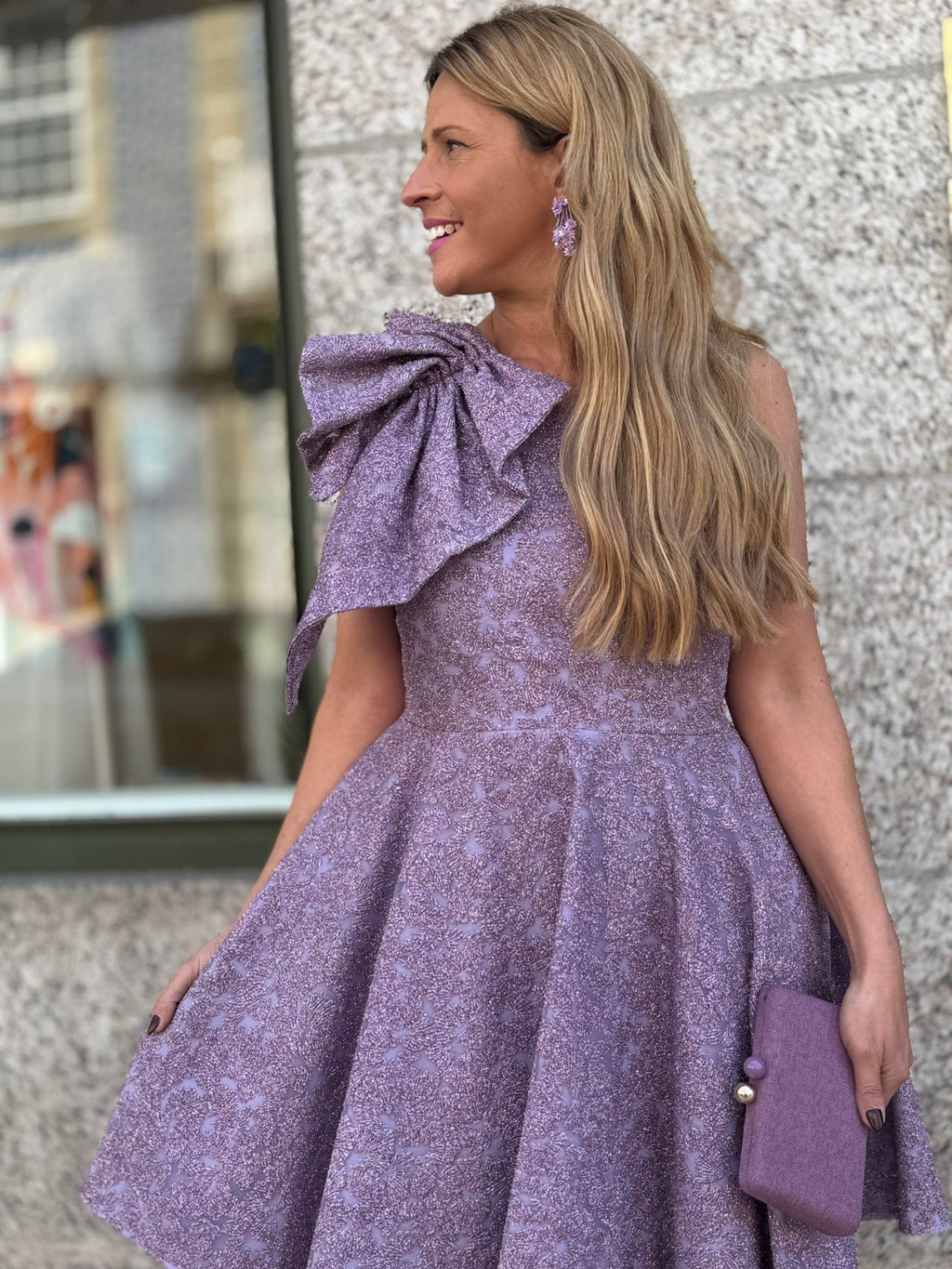 VESTIDO LAVANDA COM BRILHO