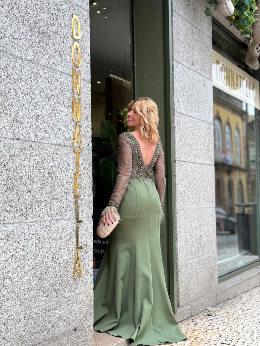 VESTIDO SEREIA COM RENDA