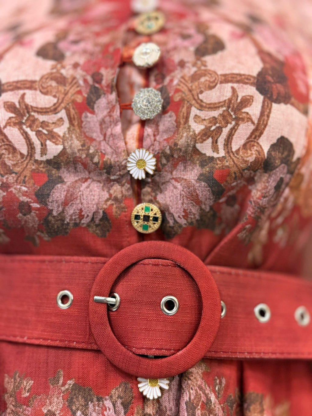 VESTIDO CURTO ESTAMPADO COM BOTÕES