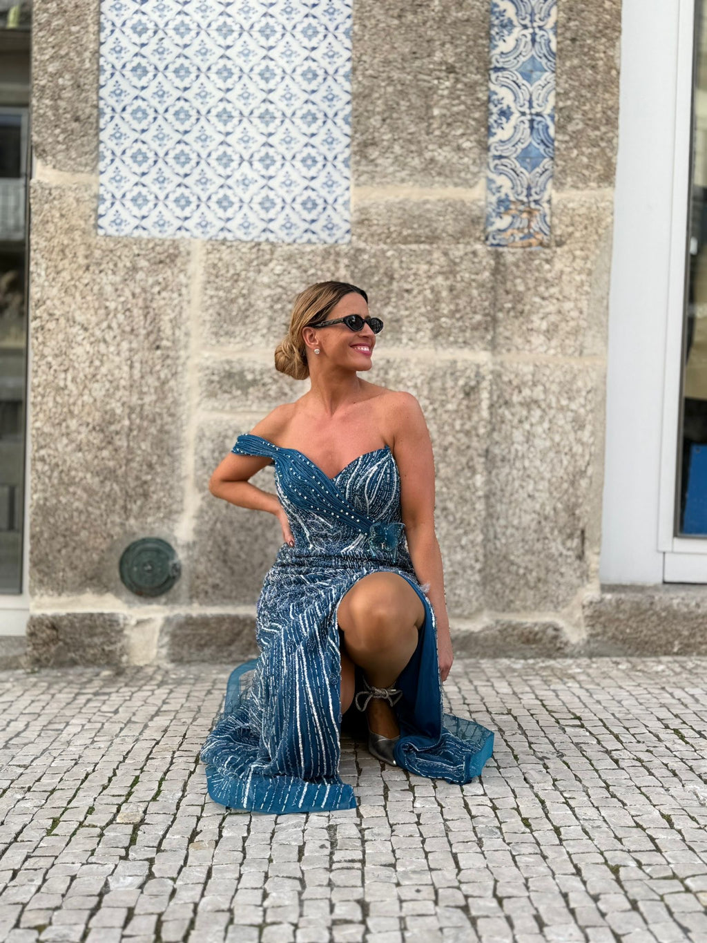 VESTIDO AZUL LANTEJOULAS