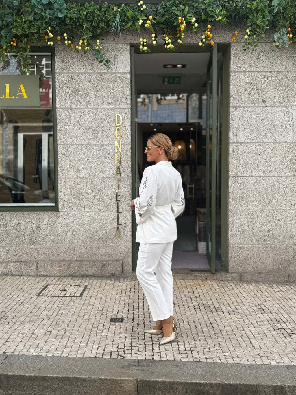 CONJUNTO BRANCO DETALHADO